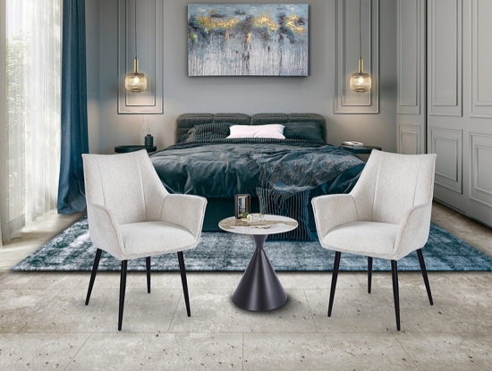 Белые кресла Sima в спальне