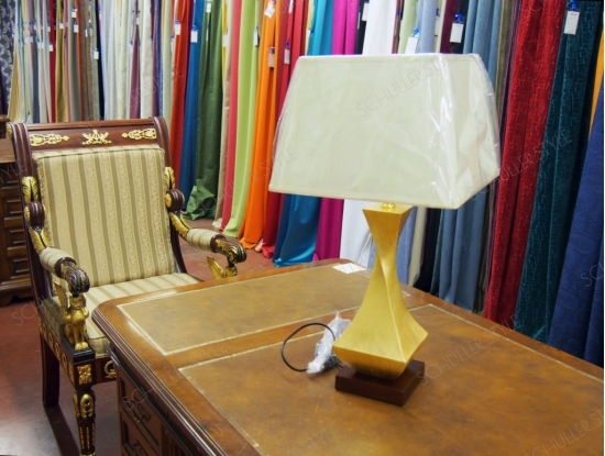 Настольная лампа Deco золотая с витой ножкой